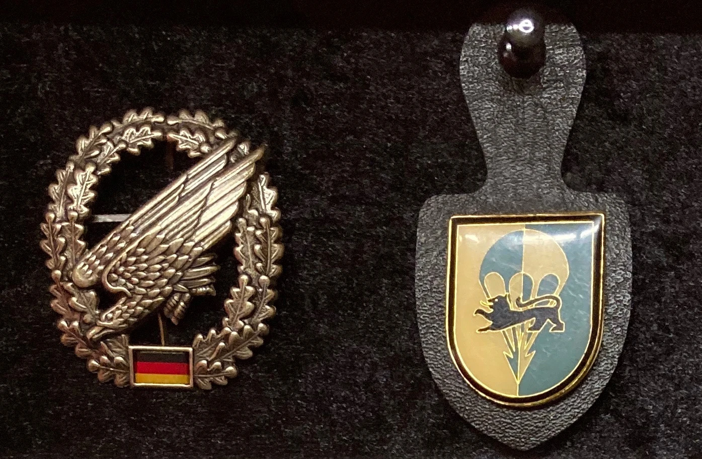 Persönliches Barett und Kompanieabzeichen