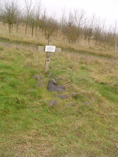 Gedenkkreuz für den 1993 auf Salisbury Plain verstorbenen deutschen Fallschirmjäger Dirk Knöffel