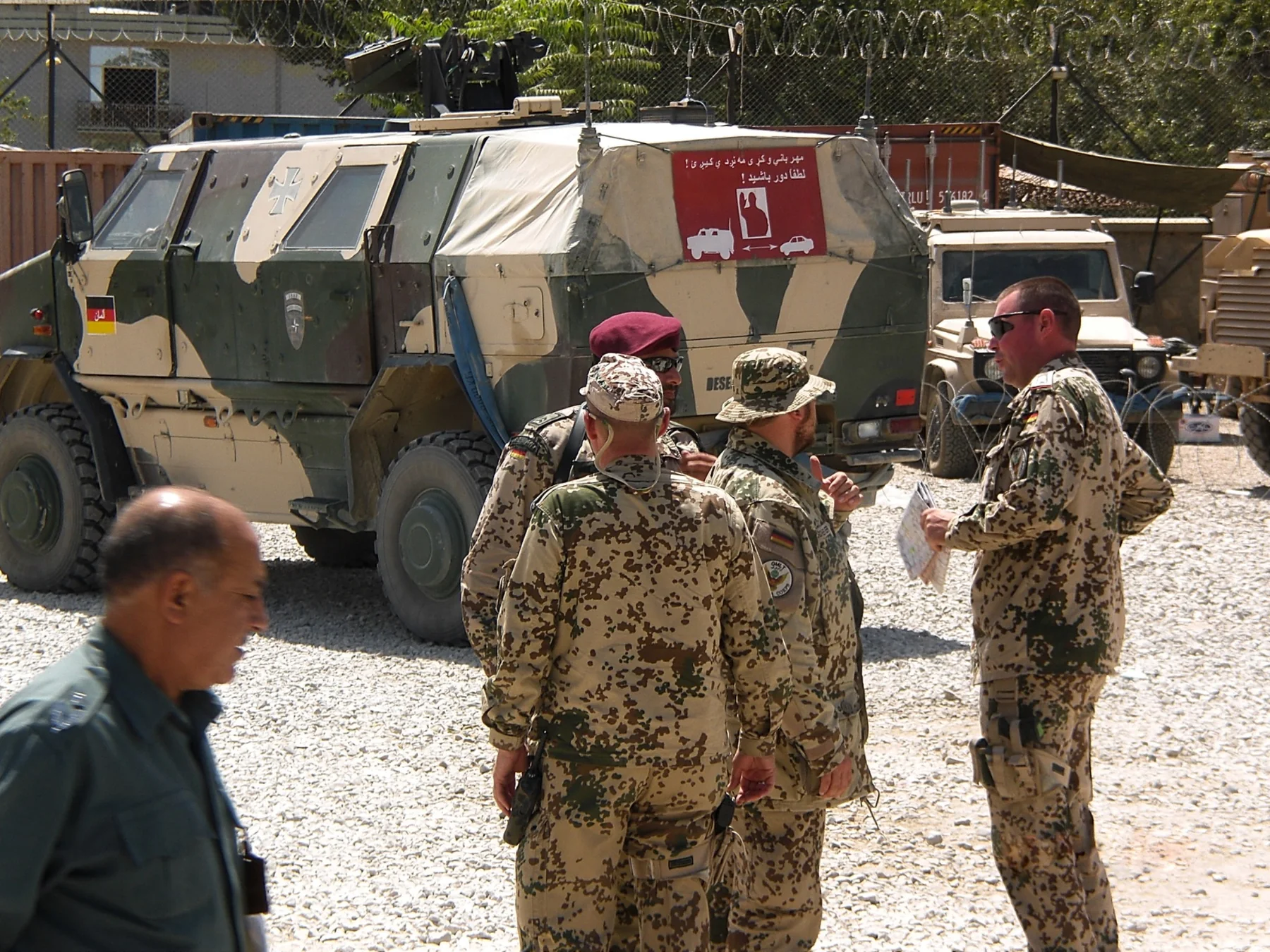 Deutscher OMLT-Militärberater in Kunduz 2009